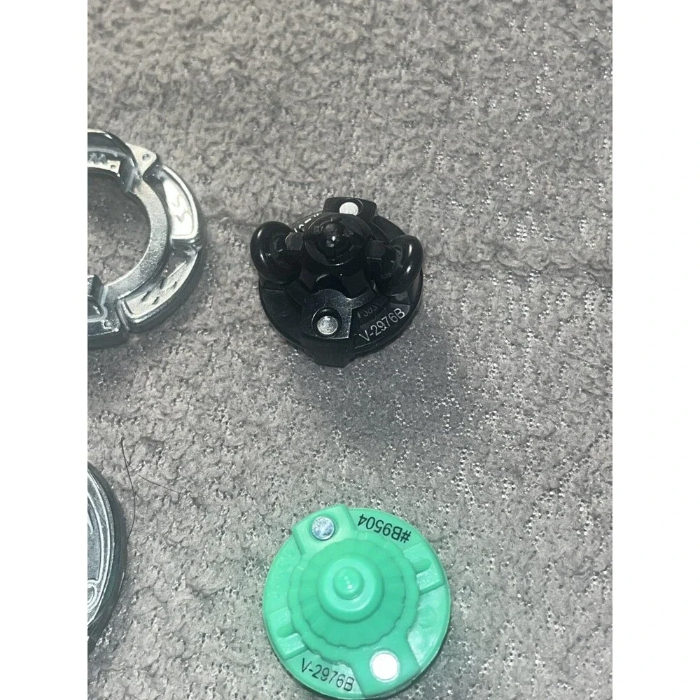 Beyblade Burst Lot Tomy Hasbro 3 Beys Unicrest Doomscizor Betromoth w/ Launcher